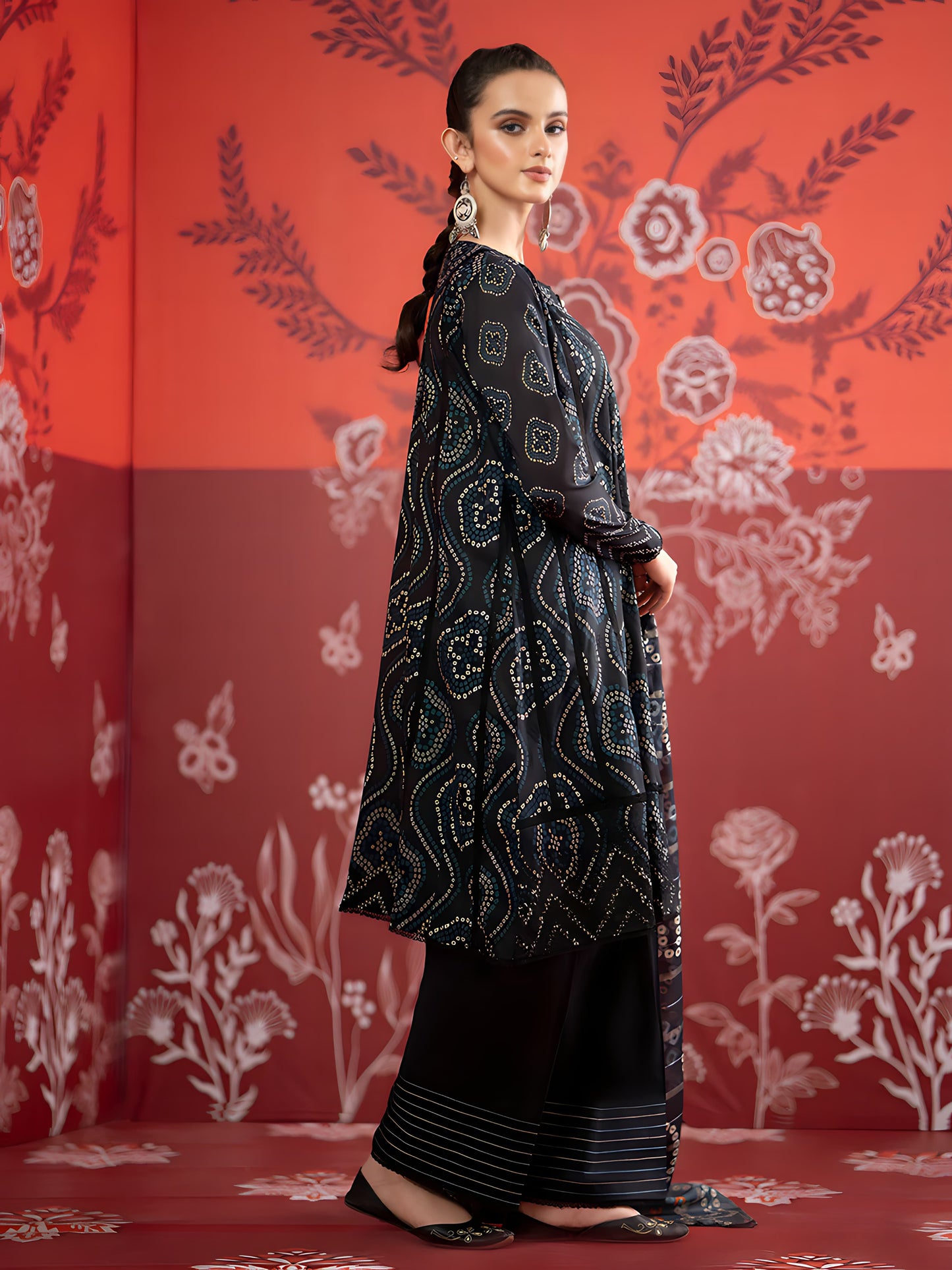 Unstitched Lawn 3-Piece Ensemble with Exquisite Digital Print