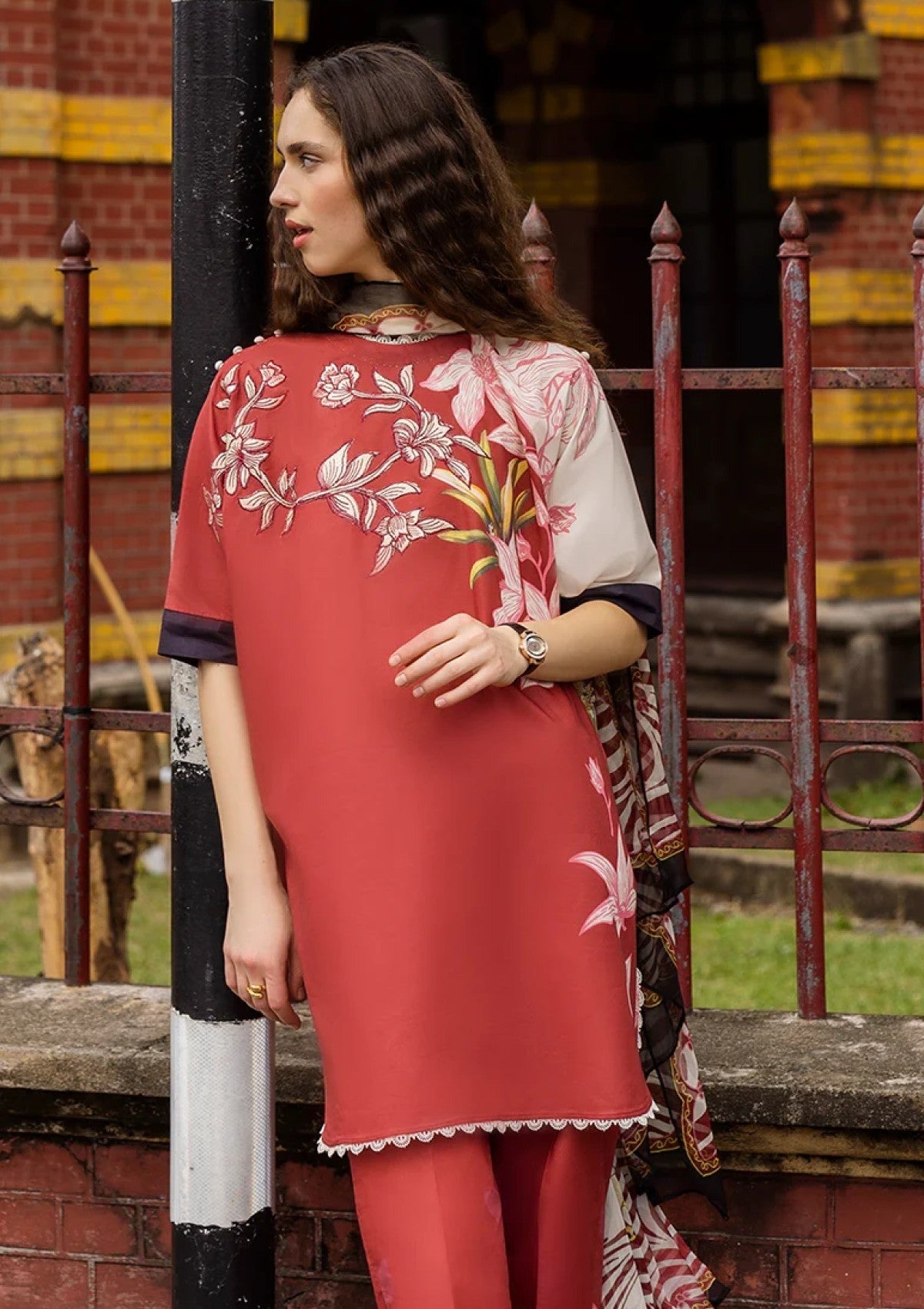 Digital Print Lawn 3-Piece Set ā Bana Dora Voile Dupatta