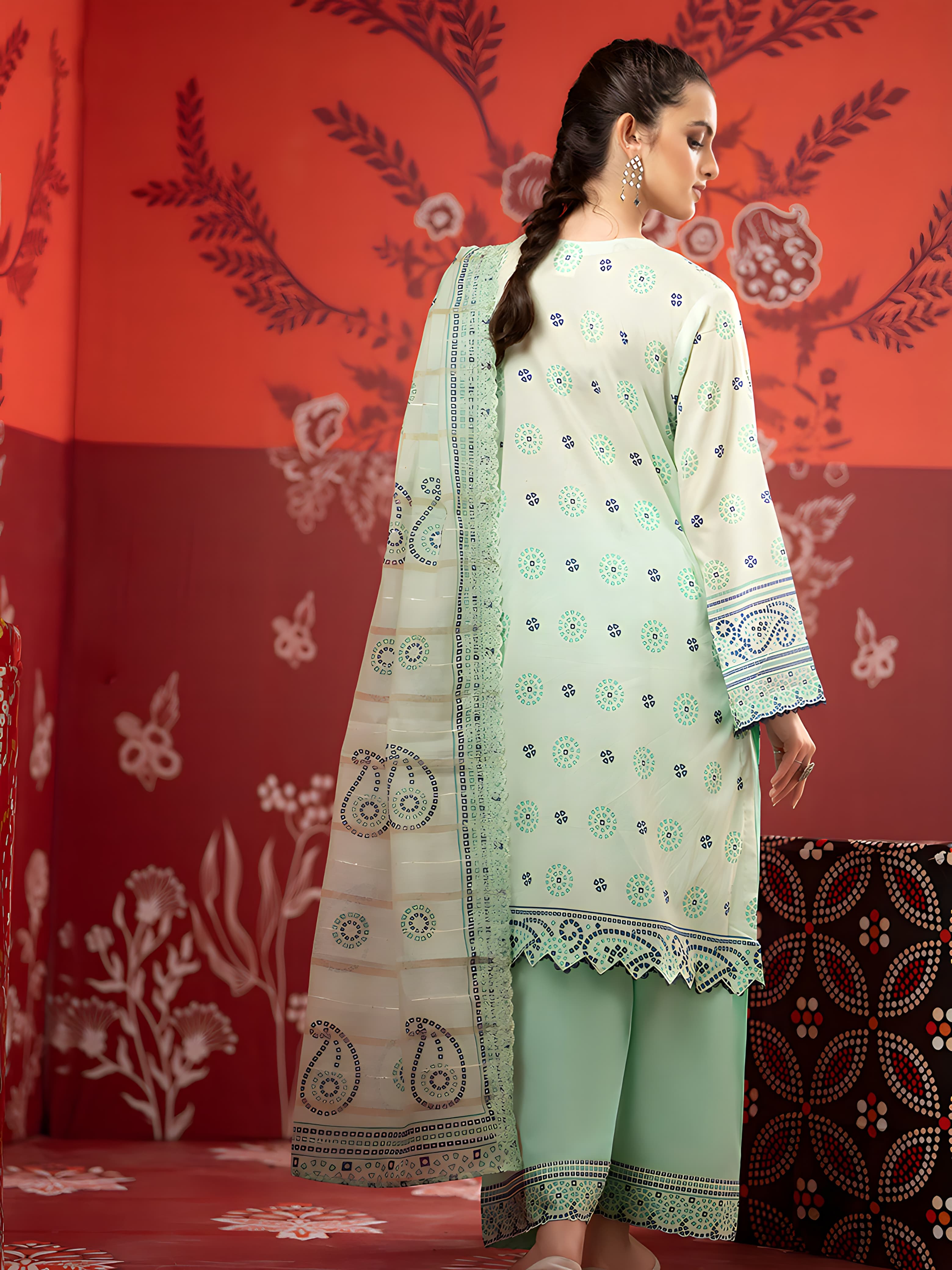 Lakhany: Unstitched Lawn 3-Piece Ensemble with Exquisite Digital Print