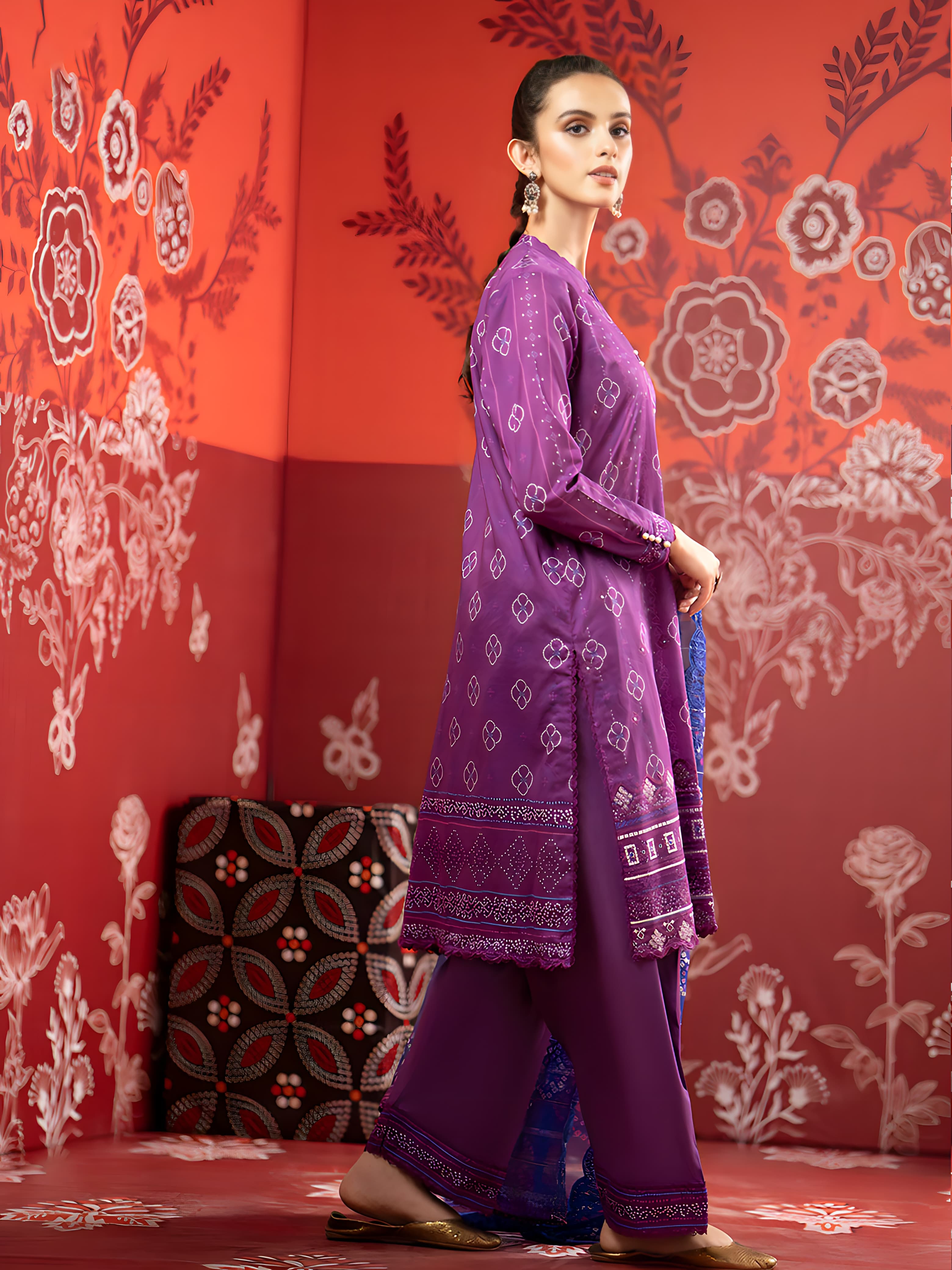 Lakhany: Unstitched Lawn 3-Piece Ensemble with Exquisite Digital Print