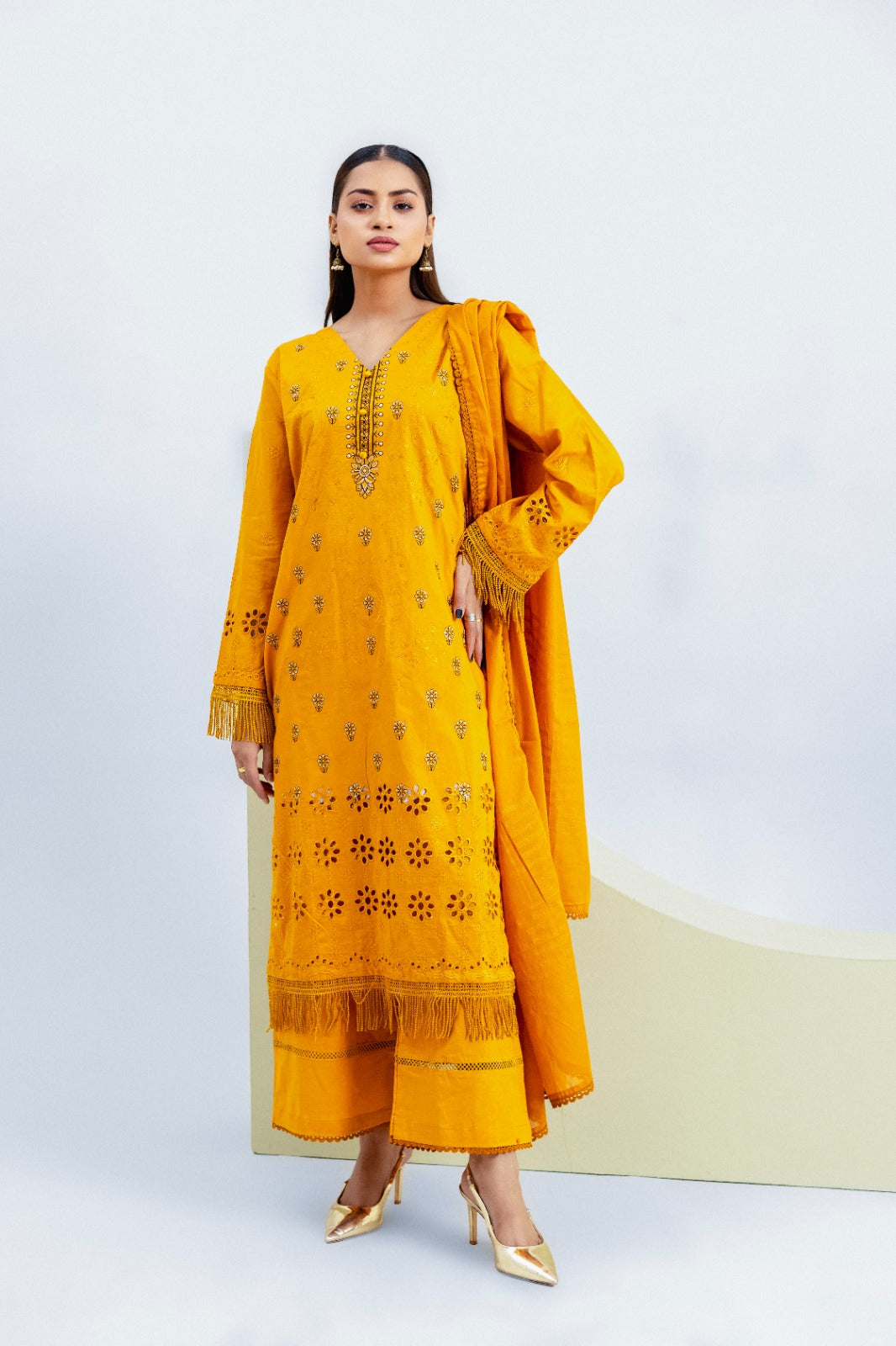 Premium Embroidery Lawn With Chikankari : 3-Piece Unstitched Elegance